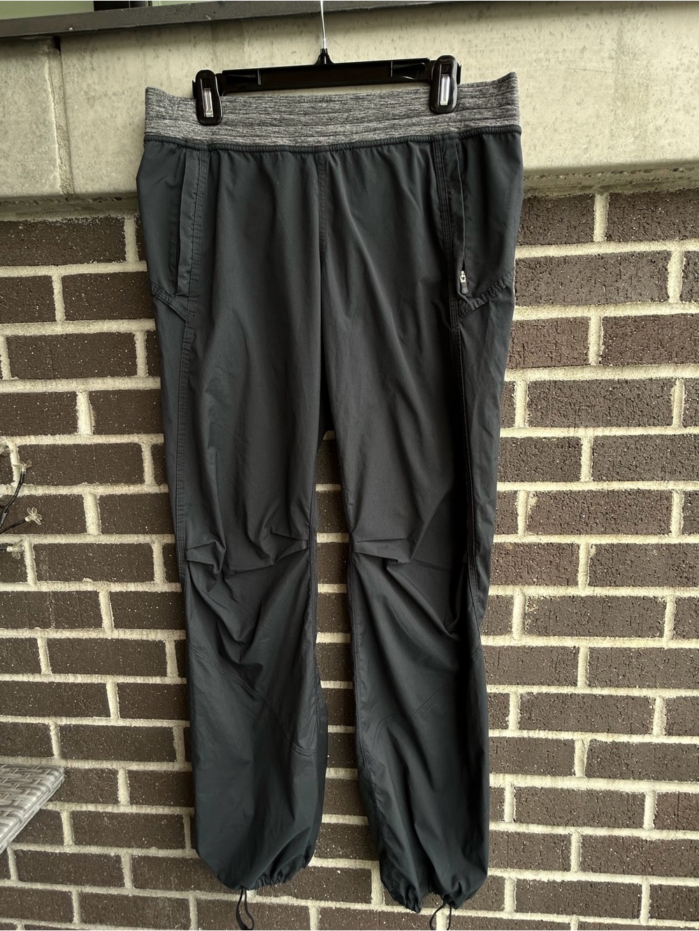 Lululemon Black Track Joggers with Gray Waistband/ Size 8